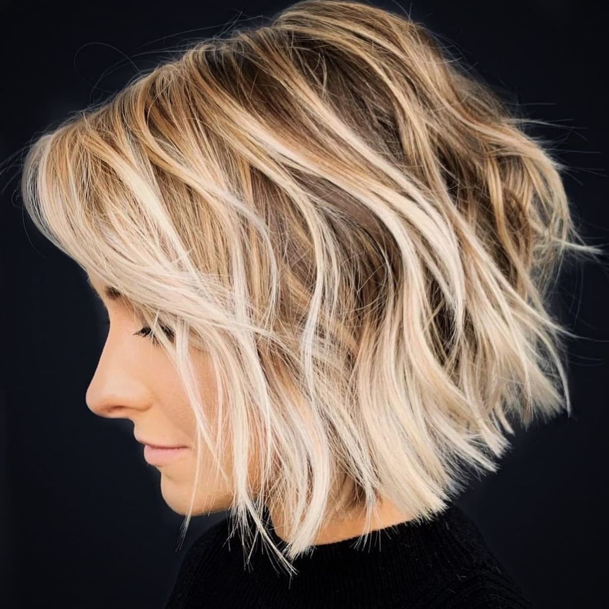 The best short wavy haircut with texture